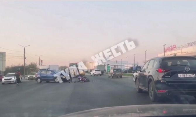 На Новомосковском шоссе в Туле мотоциклист попал под колеса машины