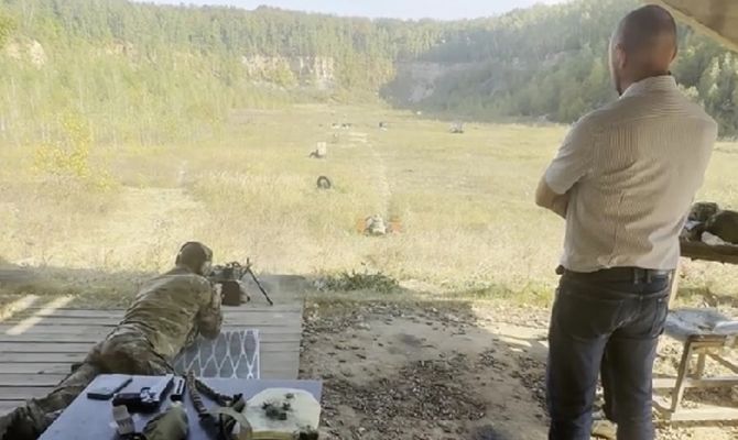 Тульский бронежилет "Оберег" выдержал очередь из пулемета