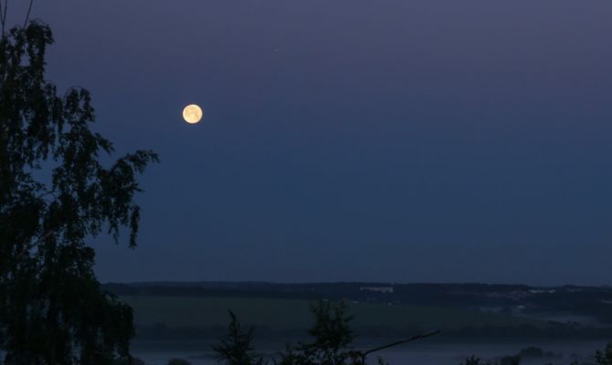 В мае россияне увидят «голубую Луну» и звездопад Эта-Аквариды