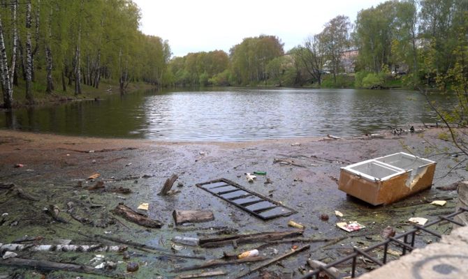 От бутылок до холодильников: кто загрязняет тульские водоемы и что за это грозит