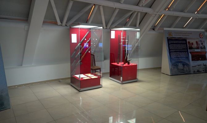 Блюдо Екатерины II и винтовки Мосина: в Туле в Музее оружия открылись две выставки