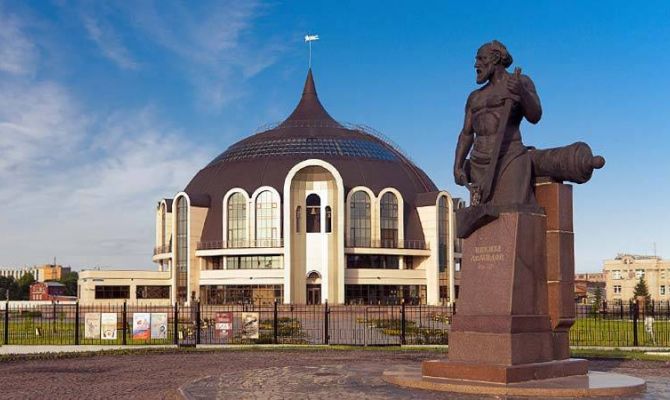 В эти выходные для посетителей Тульского музея оружия открыта служебная парковка