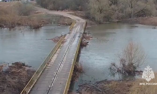 В Тульской области освободились от воды два моста