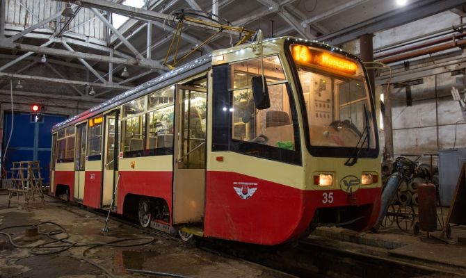 В Туле вышел  на маршрут трамвай в стиле «ретро»