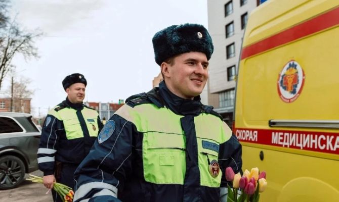 В Туле продолжают поздравлять женщин-водителей с 8 Марта