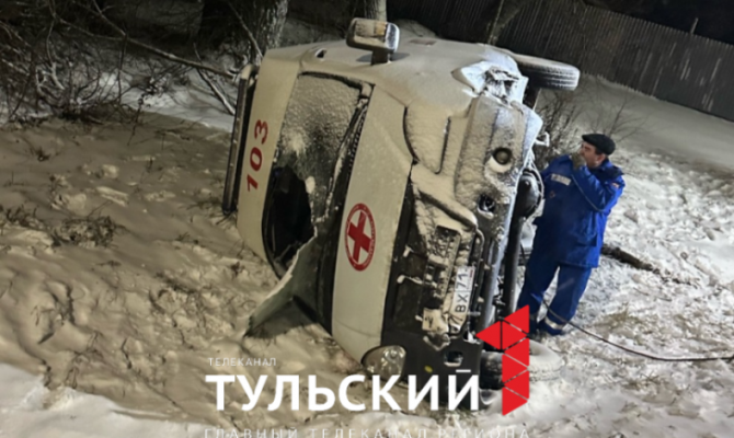 Скорая помощь перевернулась в Веневском районе