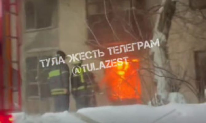 В Донском загорелось заброшенное здание