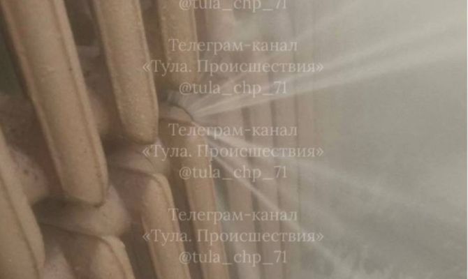 Трубу с горячей водой прорвало в доме в Туле
