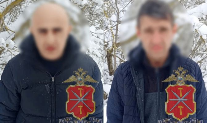 Два наркомана попытались дать взятку полицейскому в Новомосковске