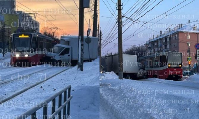 Трамваи встали в Криволучье из-за ДТП с "Газелью"