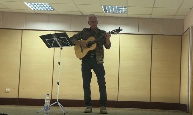 Александр Маршал спел для пациентов тульского 39-го медотряда ВДВ