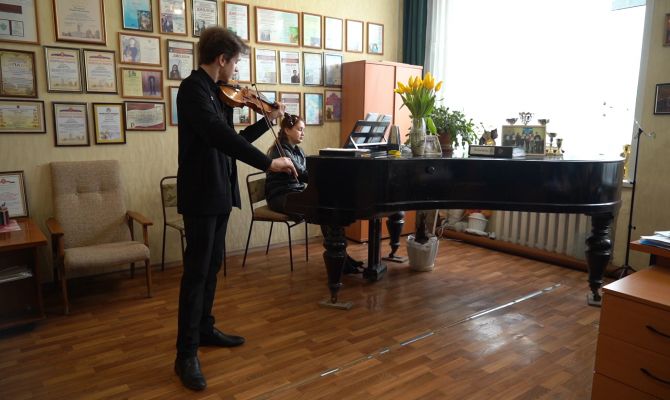 Минус килограмм за репетицию: новомосковские скрипачи готовятся к конкурсу