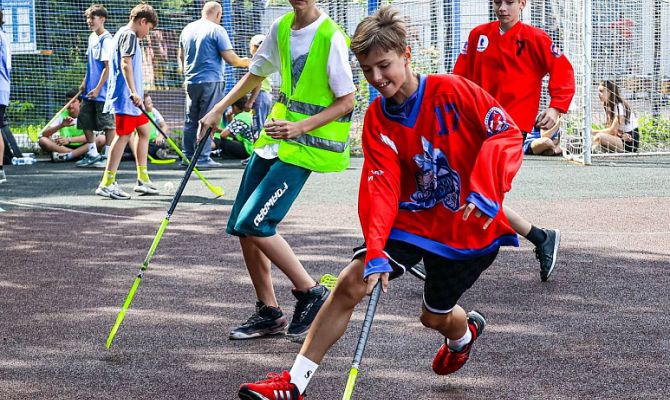В Туле прошел финал турнира по флорболу среди дворовых команды
