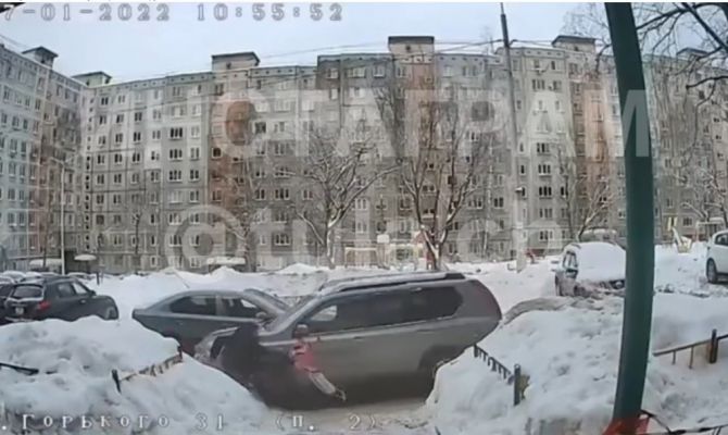 Наезд: в Туле на видео попал необычный дорожный инцидент