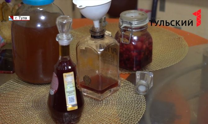 Самогонщица из Новомосковска продала бутылку соседке и попала на скамью подсудимых