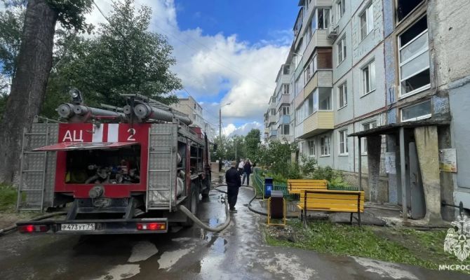 Восемь человек спасли из горящей пятиэтажки в Туле