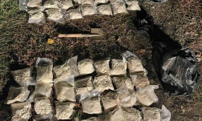 В тайниках наркокурьера тульские оперативники нашли более 30 кг «синтетики»