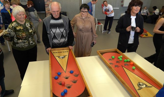 В Туле 85-летние пенсионеры сразились за звание лучшего в шаффлборде и джакколо