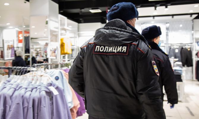 Кто и как нарушает санитарные требования в торговом центре "Гостиный двор"