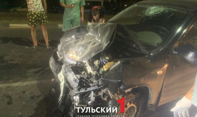 Два человека попали в больницу после тройного ДТП на улице Металлургов