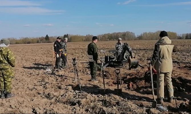В Белёвском районе поисковики подняли останки 10 советских воинов