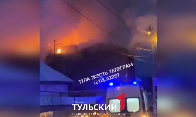 В тульском поселке Горелки загорелся частный дом