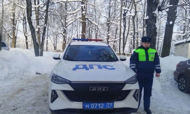 В Туле сотрудник ДПС помог тулячке со схватками добраться до роддома