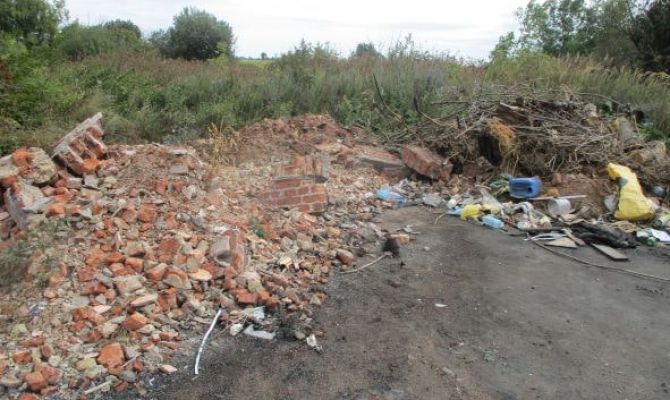 Россельхознадзор обнаружил ядовитую свалку на сельхозугодьях в Чернском районе