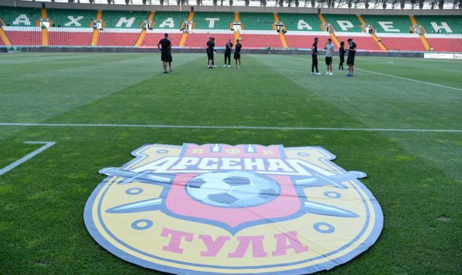 В Грозном стартовал матч между грозненским «Ахматом» и тульским «Арсенал»