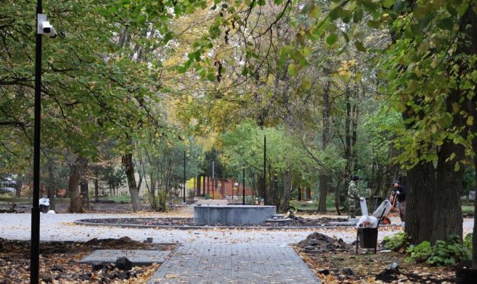 Жителям Новомосковска показали ход благоустройства Пушкинского сквера