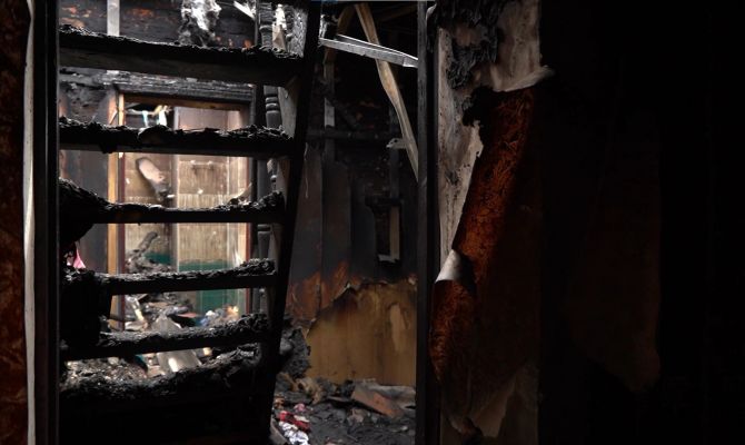 Без дома и документов: в Белеве семья погорельцев с 8 детьми просит о помощи