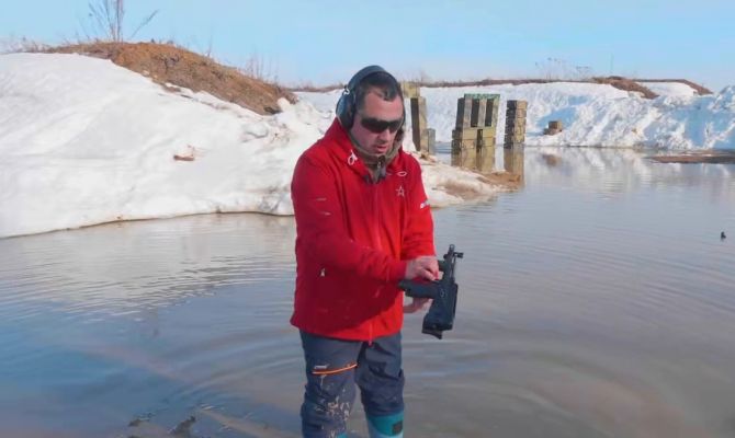 Тульский пистолет-пулемет ПП-2000 прошел рекордный краш-тест по стрельбе с грязью и водой