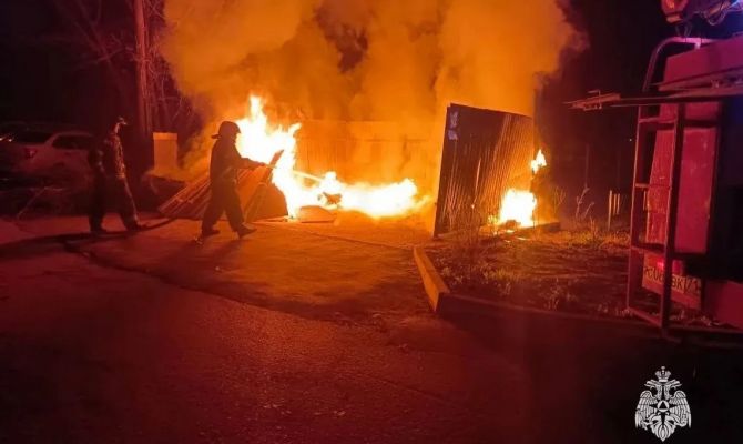 За сутки в Тульской области сгорели грузовик и гараж