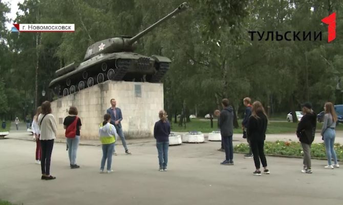 Перелистать страницы «Памяти и славы»: в новомосковском парке прошли новые экскурсии