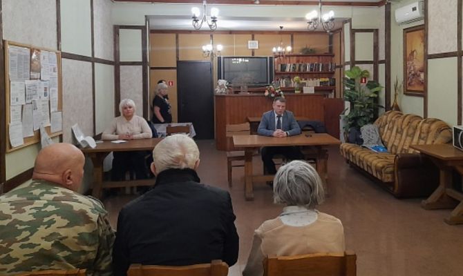 Омбудсмен посетил пункты временного размещения в Новомосковске