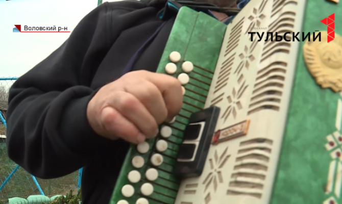   От тракториста до музыканта: пенсионер из Воловского района 50 лет играет на гармони