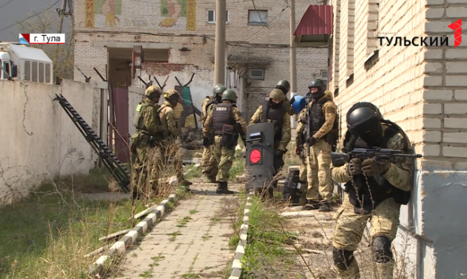 Сотрудники Росгвардии под Тулой штурмовали здание