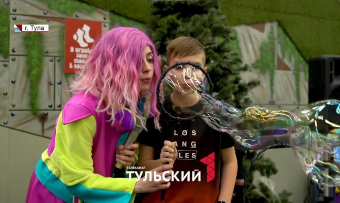 Шоу мыльных пузырей и мастер-классы с супергероями: для детей в Туле провели "День Добра"