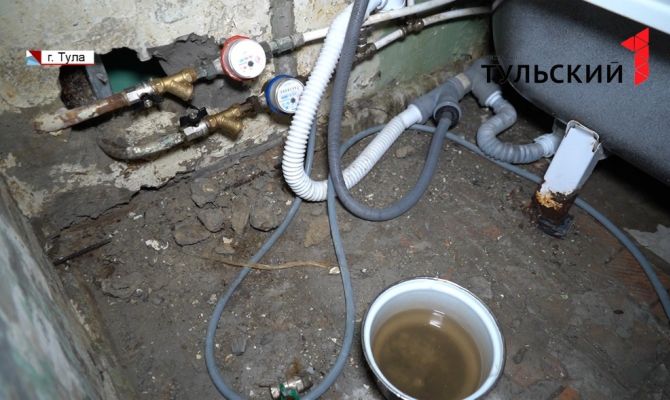 В тульской многоэтажке сорвало трубу: кто будет оплачивать ремонт затопленных квартир