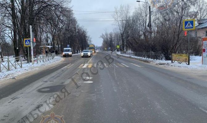 В Тульской области 14-летняя девочка попала под машину 