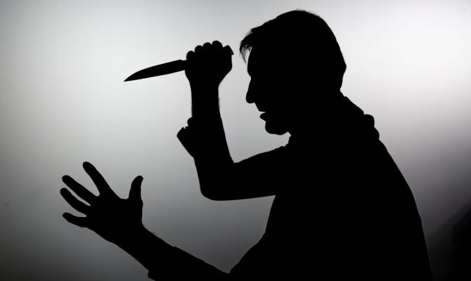 В Новомосковске рецидивист зарезал знакомого во время застолья