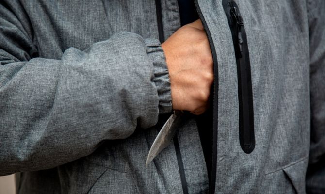 Туляк порезал колеса на автомобиле своей коллеге