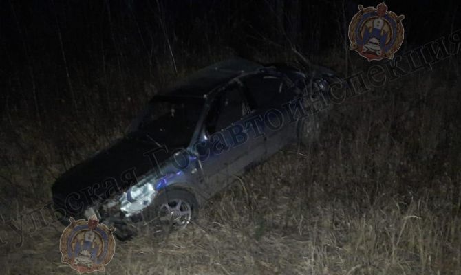 В Туле водитель Hyundai Sonata врезался в ограждение и съехал в кювет