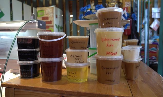 Антибиотики и токсины: в России провели масштабную проверку меда