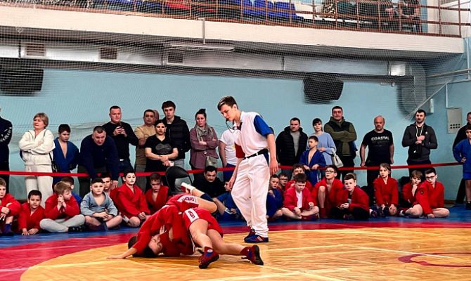 В Туле стартовал межрегиональный турнир по самбо