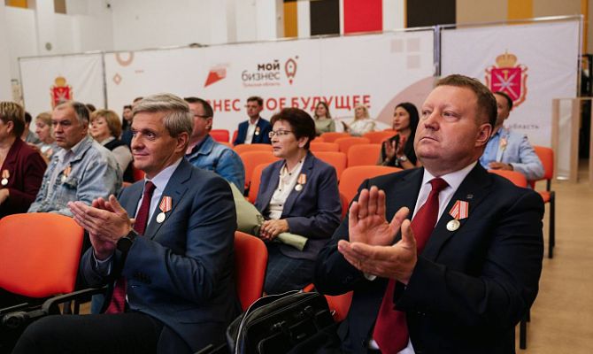 Сотрудников предприятий Тульской области наградили медалью «Трудовая доблесть»