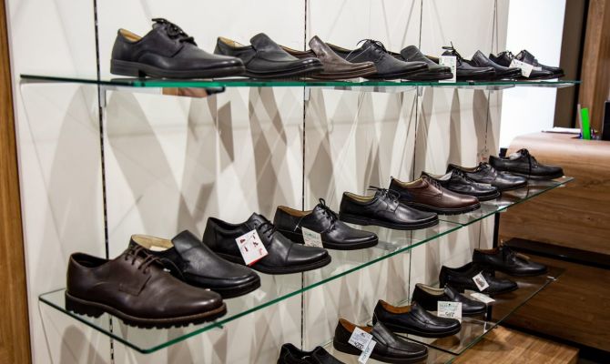 В Щёкино 29-летний бомж украл из магазина 8 пар обуви