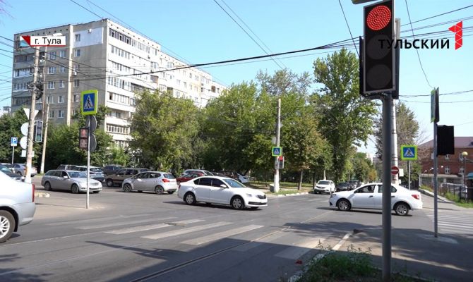 Новый светофор стал причиной пробок на улице Фридриха Энгельса в Туле