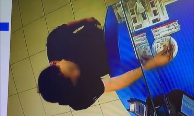 Продавцы тульских магазинов сообщили о настойчивом покупателе-обманщике