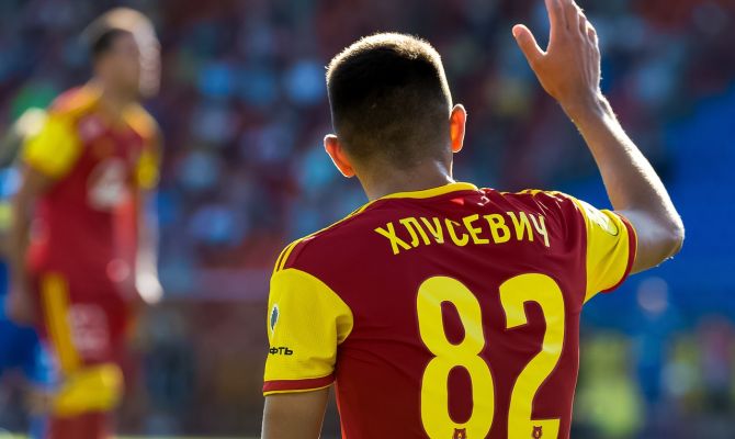 Арсенал открыл счет в матче с "Уралом"